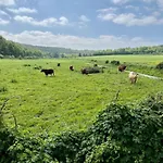 Hébergement de vacances Maison Normande Avec Grand Jardin Proche De La Et De Paris Beaumont-le-Roger