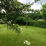 Hébergement de vacances Maison Normande Avec Grand Jardin Proche De La Et De Paris Beaumont-le-Roger