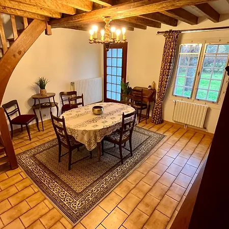 Maison Normande Avec Grand Jardin Proche De La Et De Paris Hébergement de vacances *